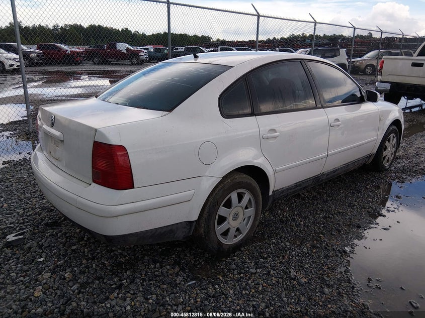 2001 Volkswagen Passat VIN WVWAC63B11P001582 IAAI salvage auction — NORMAL WEAR, Clear (Georgia), sold $250 on 2026-08-14 (photo 4)