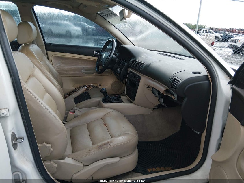 2001 Volkswagen Passat VIN WVWAC63B11P001582 IAAI salvage auction — NORMAL WEAR, Clear (Georgia), sold $250 on 2026-08-14 (photo 5)