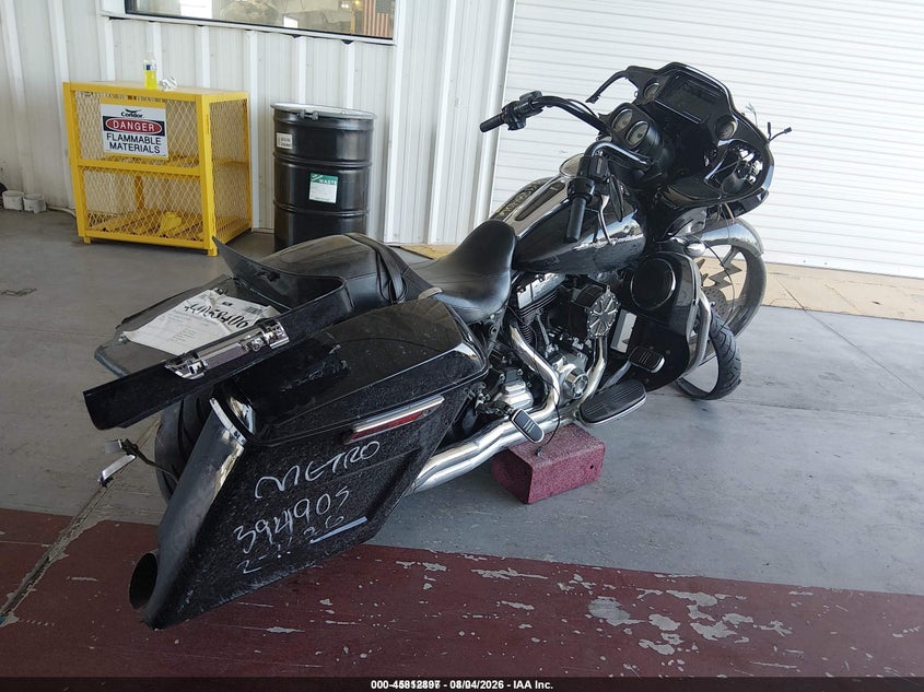 2015 Harley-davidson Road glide VIN 1HD1KHM17FB603684 IAAI salvage auction — SIDE, Wait Title, sold $1,000 on 2026-10-09 (photo 4)