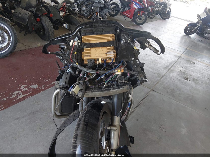 2015 Harley-davidson Road glide VIN 1HD1KHM17FB603684 IAAI salvage auction — SIDE, Wait Title, sold $1,000 on 2026-10-09 (photo 5)