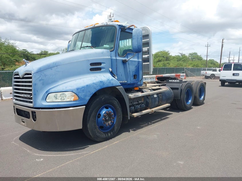 2008 Mack 600 rd600 VIN 1M1AW02Y88N002292 IAAI salvage auction — NORMAL WEAR, Sf97 (Hawaii), sold $15,450 on 2026-09-01 (photo 2)