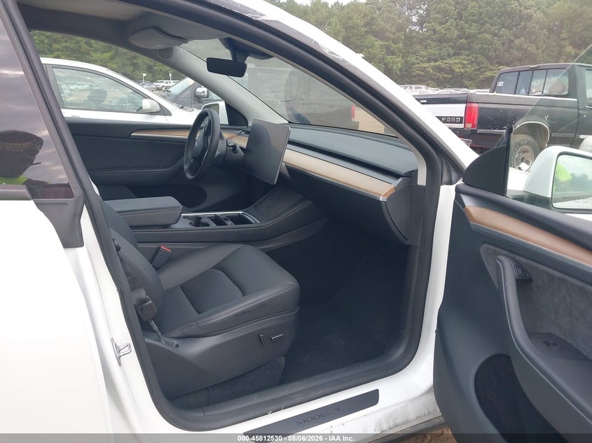 2023 Tesla Model y VIN 7SAYGDEE6PA146554 IAAI salvage auction — LEFT FRONT, Wait Title, sold $14,300 on 2026-09-03 (photo 5)