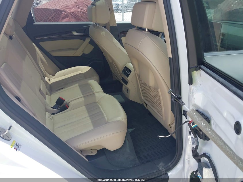 2019 Audi Q5 VIN WA1BNAFY6K2119010 IAAI salvage auction — LEFT & RIGHT, Salvage Title, sold $7,775 on 2026-08-28 (photo 8)