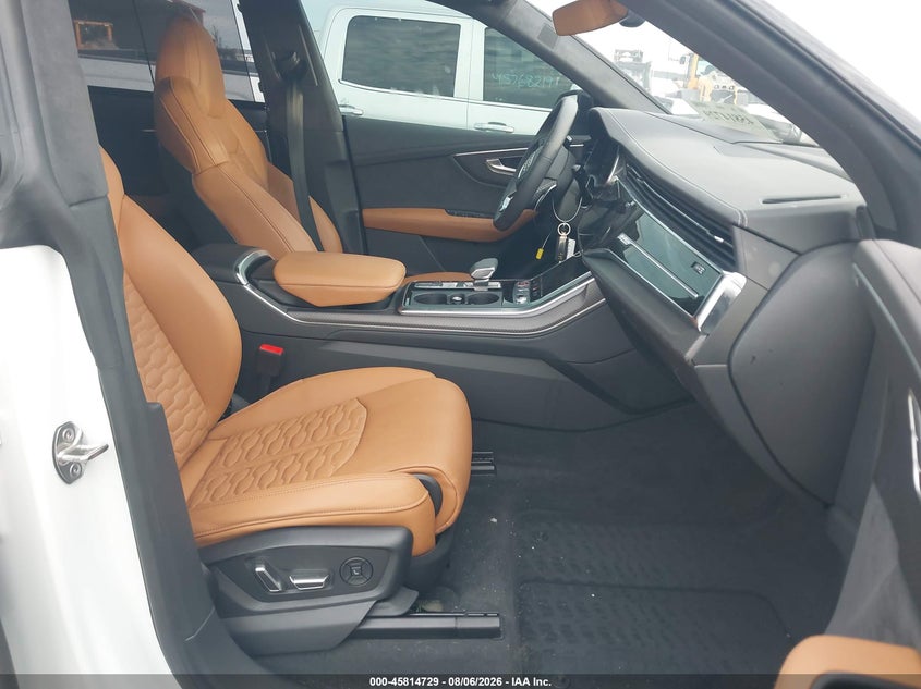 2025 Audi Rs q8 VIN WU1ARBF14SD040439 IAAI salvage auction — REAR END, Salvage Title, sold $67,000 on 2026-09-14 (photo 5)