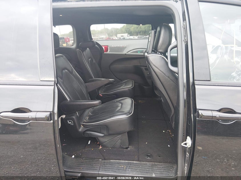2018 Chrysler Pacifica VIN 2C4RC1GG4JR186558 IAAI salvage auction — FRONT END, Wait Title, sold $4,050 on 2026-10-10 (photo 8)