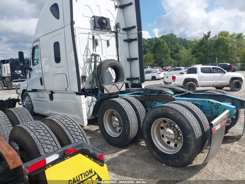 2021 Freightliner New cascadia 126 VIN 1FUJHHDR3MLMK3964 IAAI salvage auction — UNKNOWN, Clear (North Carolina), sold $27,300 on 2026-08-28 (photo 3)