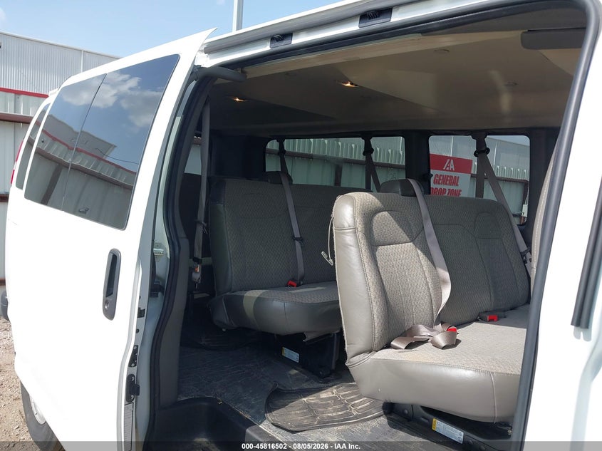 2025 Gmc Savana VIN 1GJZ7PFP0S1214167 IAAI salvage auction — ROOF, Salvage Title, sold $24,650 on 2026-08-13 (photo 8)