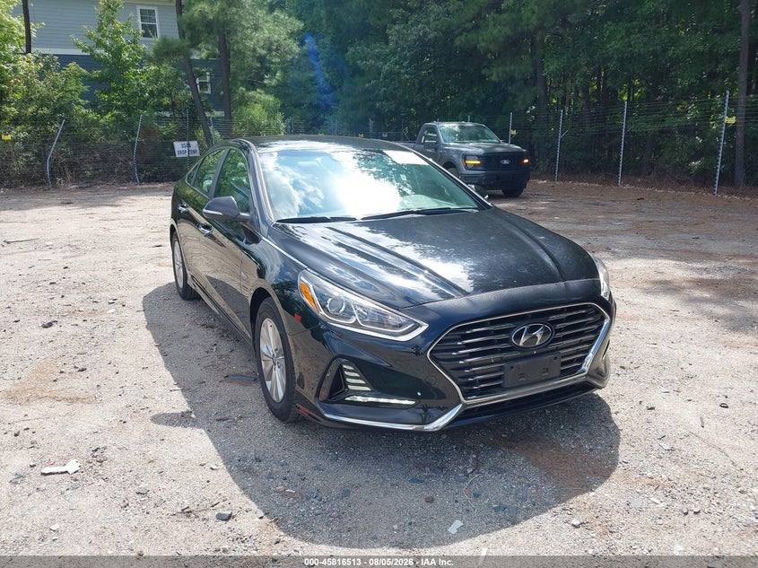 2018 Hyundai Sonata hybrid VIN KMHE24L33JA084111 — IAAI salvage auction photo