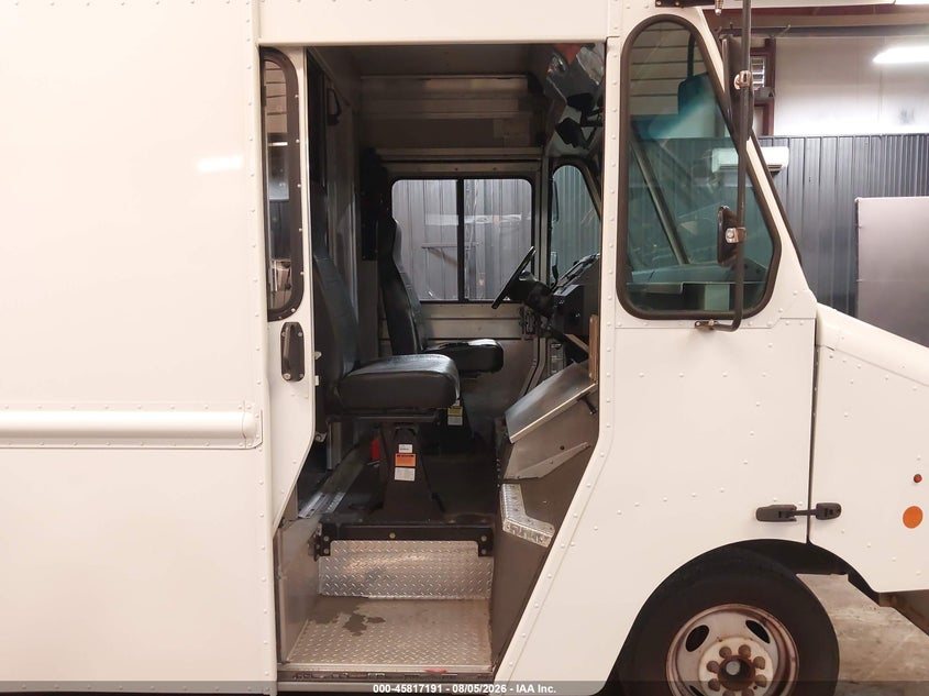 2017 Ford E-350 VIN 1FC3E3KS2HDC62993 IAAI salvage auction — REAR END, Sf97 (New York), sold $14,050 on 2026-08-20 (photo 5)