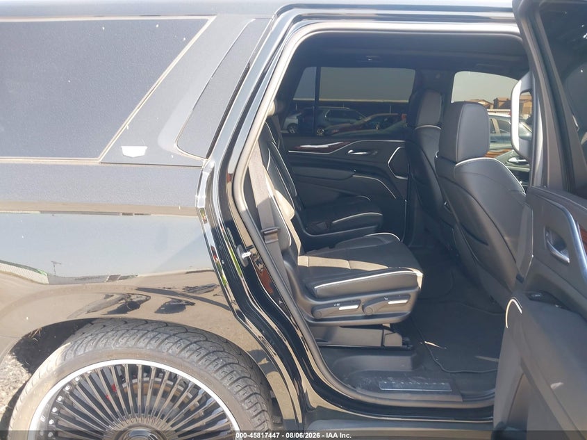 2022 Cadillac Escalade VIN 1GYS3BKL4NR226476 IAAI salvage auction — FRONT END, Salvage Title, sold $24,050 on 2026-10-07 (photo 8)