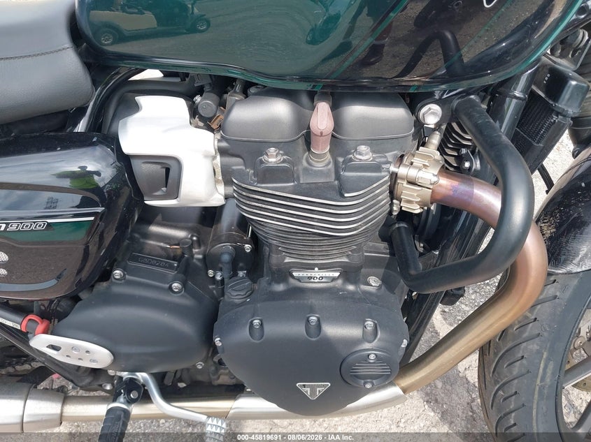 2024 Triumph motorcycle Speed twin VIN SMTD31G75RTBN5712 IAAI salvage auction — LEFT FRONT, Wait Title, sold $2,100 on 2026-09-22 (photo 8)