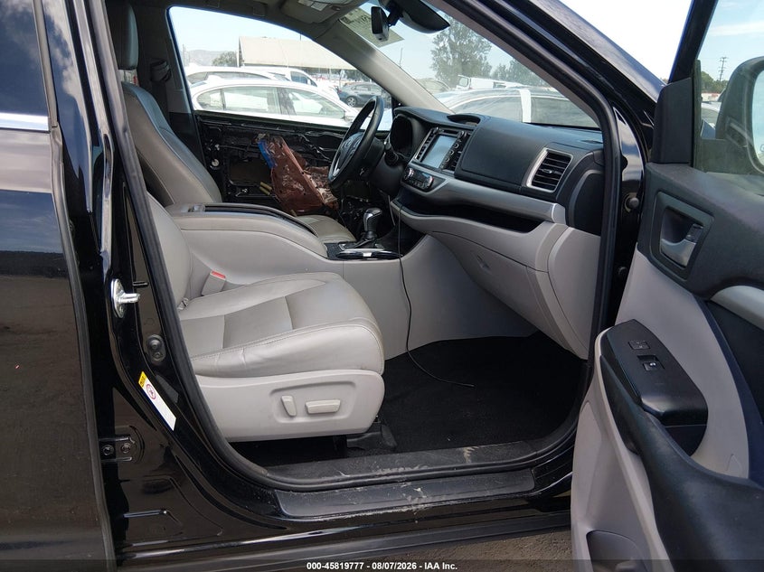 2018 Toyota Highlander VIN 5TDKZRFH2JS541887 IAAI salvage auction — FRONT END, Wait Title, sold $10,000 on 2026-08-22 (photo 5)