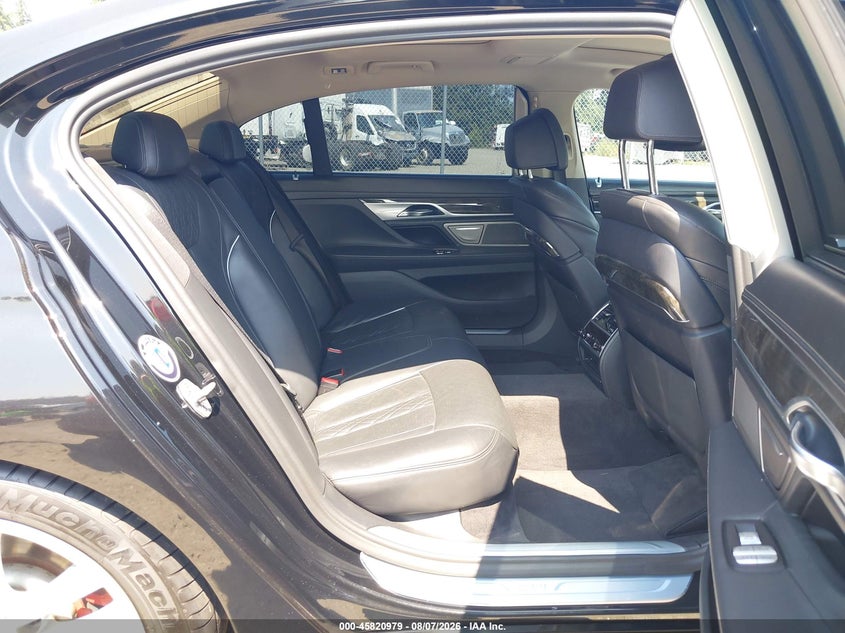 2018 BMW 7er VIN WBA7F2C51JG424633 IAAI salvage auction — NORMAL WEAR, Clear (Washington), sold $3,750 on 2026-08-26 (photo 8)
