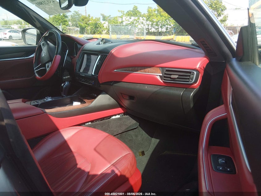 2017 Maserati Levante VIN ZN661YUS9HX234303 IAAI salvage auction — RIGHT SIDE, Salvage (New Jersey), sold $4,650 on 2026-08-26 (photo 5)