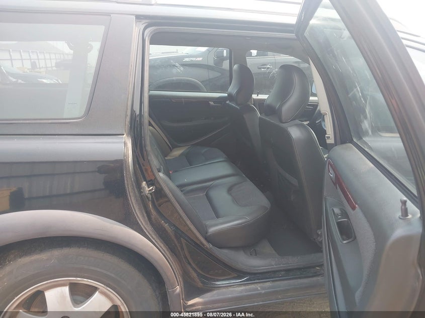 2004 Volvo Xc70 VIN YV1SZ59HX41167321 IAAI salvage auction — NORMAL WEAR, Clear (Washington), sold $225 on 2026-08-18 (photo 8)