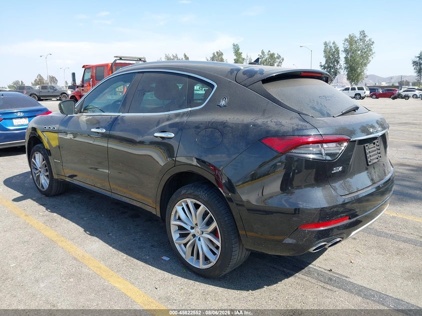 2021 Maserati Levante VIN ZN661YUL8MX365578 IAAI salvage auction — SIDE, Salvage Title, sold $8,000 on 2026-08-17 (photo 3)
