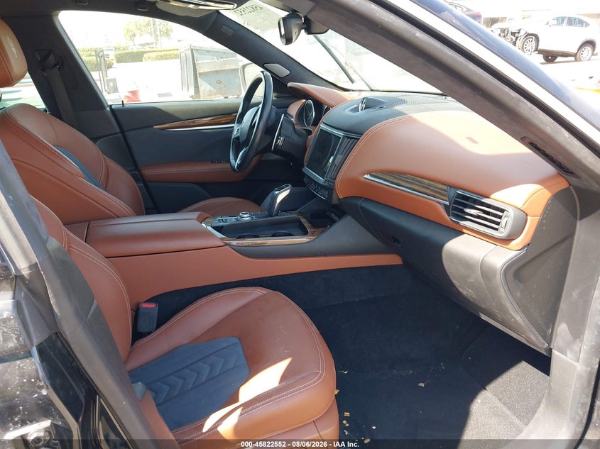 2021 Maserati Levante VIN ZN661YUL8MX365578 IAAI salvage auction — SIDE, Salvage Title, sold $8,000 on 2026-08-17 (photo 5)