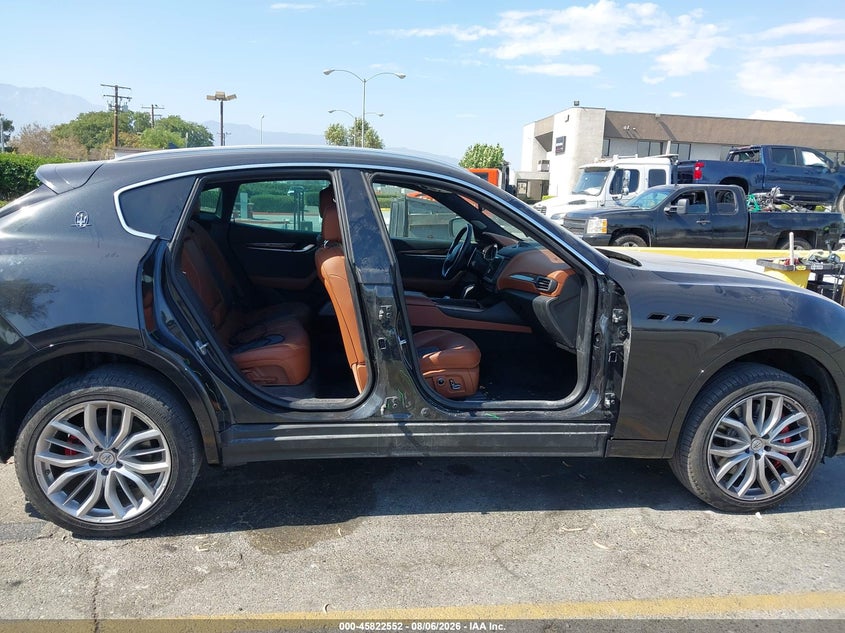 2021 Maserati Levante VIN ZN661YUL8MX365578 IAAI salvage auction — SIDE, Salvage Title, sold $8,000 on 2026-08-17 (photo 6)