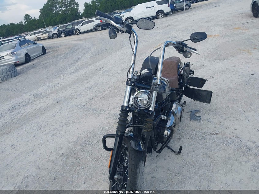 2025 Harley-davidson Street bob VIN 1HD1YJ91XSB039943 IAAI salvage auction — LEFT & RIGHT, Wait Title, sold $4,300 on 2026-09-09 (photo 5)