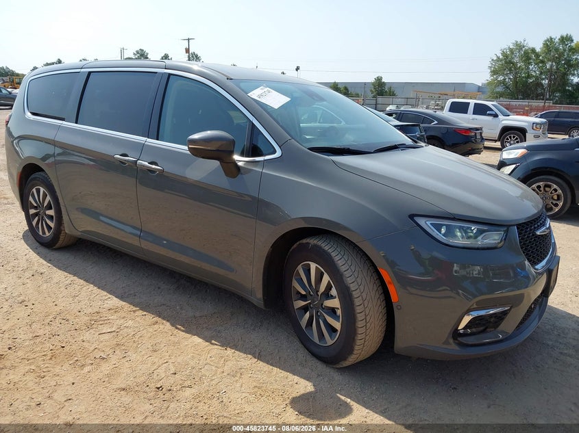 2023 Chrysler Pacifica VIN 2C4RC1L77PR572812 — IAAI salvage auction photo