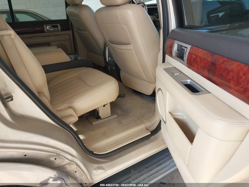 2005 Lincoln Navigator VIN 5LMFU28545LJ14673 IAAI salvage auction — RIGHT SIDE, Bill Of Sale (Washington), sold $500 on 2026-09-16 (photo 8)