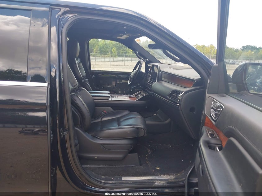 2019 Lincoln Navigator VIN 5LMJJ2LTXKEL02428 IAAI salvage auction — FRONT END, Salvage Title, sold $9,600 on 2026-09-30 (photo 5)