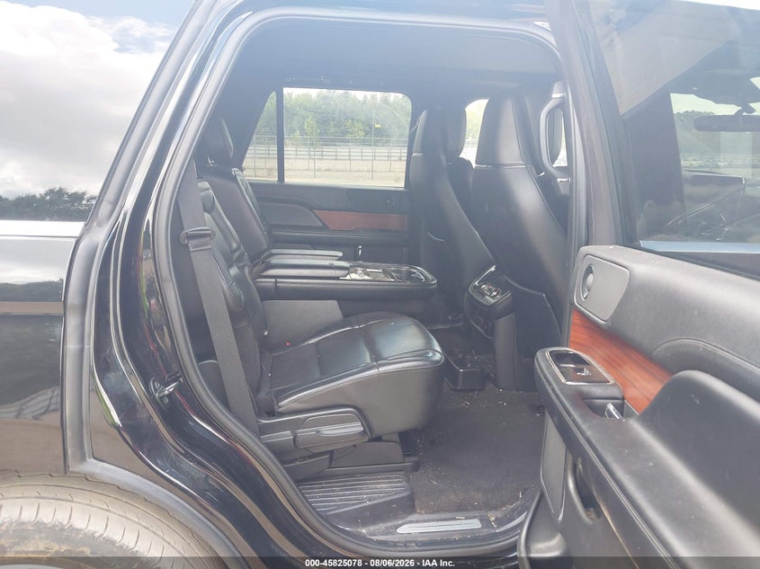 2019 Lincoln Navigator VIN 5LMJJ2LTXKEL02428 IAAI salvage auction — FRONT END, Salvage Title, sold $9,600 on 2026-09-30 (photo 8)