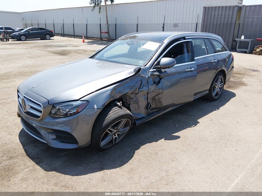 2019 Mercedes-benz E-klasse VIN WDDZH6JB1KA489921 IAAI salvage auction — SIDE, Salvage Title, sold $9,200 on 2026-08-16 (photo 2)
