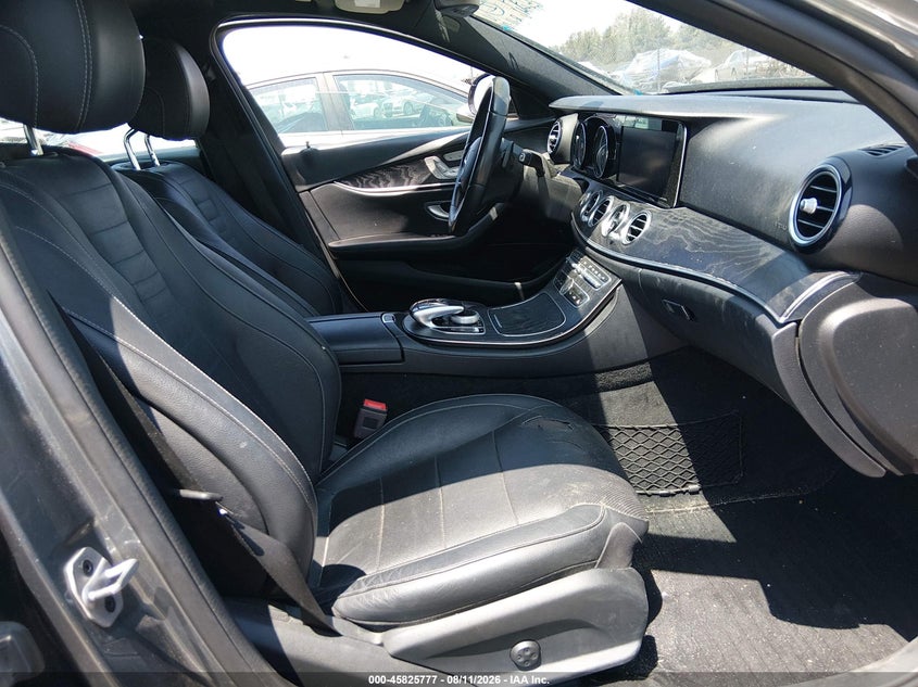 2019 Mercedes-benz E-klasse VIN WDDZH6JB1KA489921 IAAI salvage auction — SIDE, Salvage Title, sold $9,200 on 2026-08-16 (photo 5)