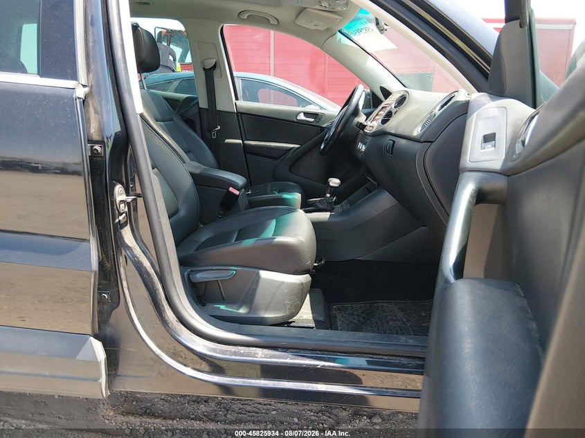 2010 Volkswagen Tiguan VIN WVGBV7AX1AW514058 IAAI salvage auction — NORMAL WEAR, Clear (Colorado), sold $50 on 2026-08-12 (photo 5)