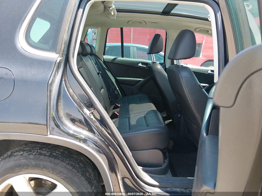 2010 Volkswagen Tiguan VIN WVGBV7AX1AW514058 IAAI salvage auction — NORMAL WEAR, Clear (Colorado), sold $50 on 2026-08-12 (photo 8)