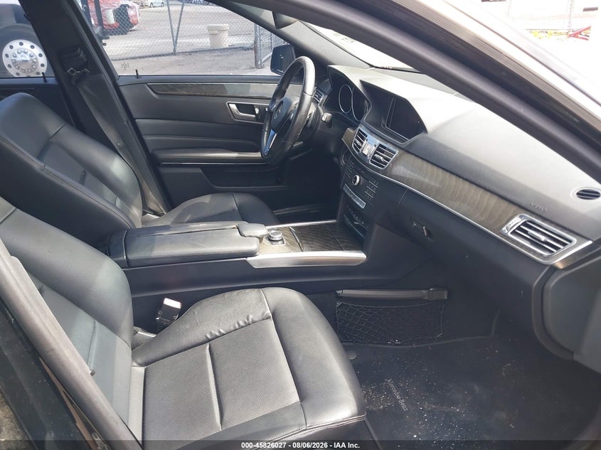 2016 Mercedes-benz E-klasse VIN WDDHF5KB7GB266441 IAAI salvage auction — REAR END, Clear (Florida), sold $3,850 on 2026-08-19 (photo 5)