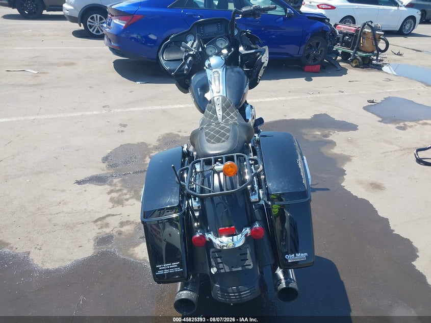 2016 Harley-Davidson Road Glide VIN 1HD1KHM16GB635382 IAAI salvage auction — Front End, Salvage, sold $3,650 on 2026-10-13 (photo 6)