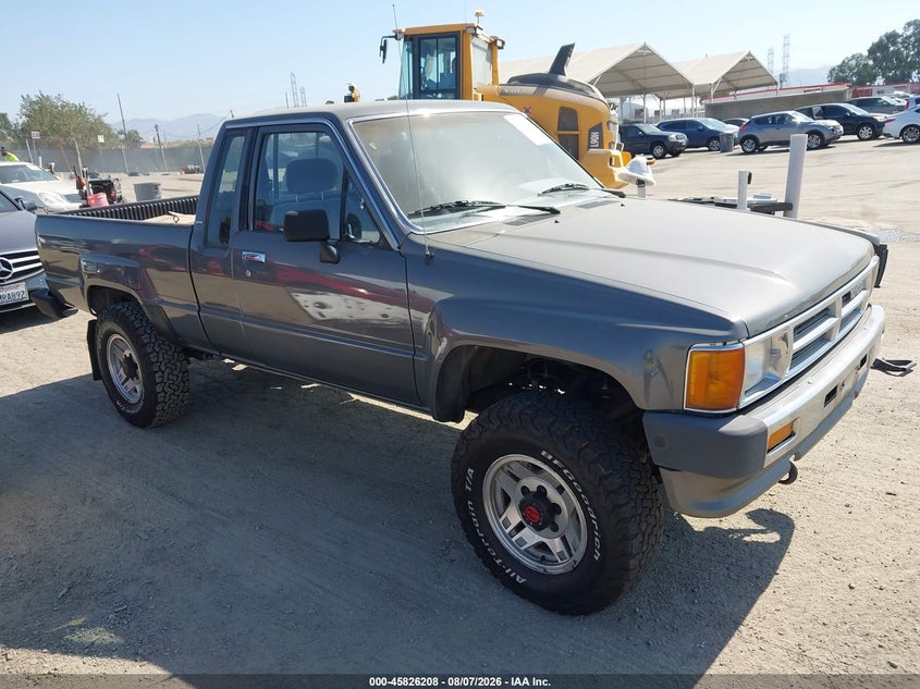 1987 Toyota Pickup VIN JT4RN67D6H5072422 — IAAI salvage auction photo