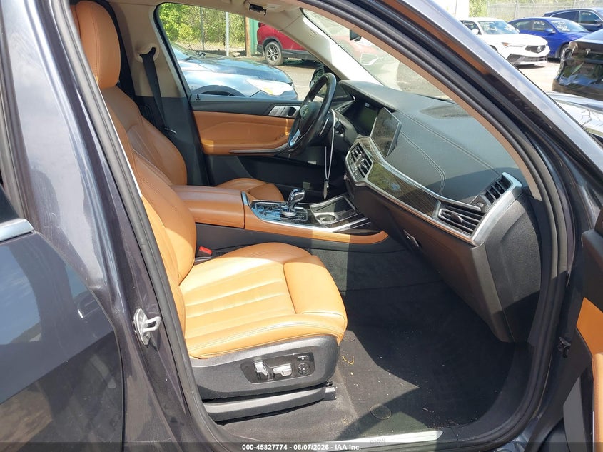 2019 BMW X7 VIN 5UXCX4C5XKLS37263 IAAI salvage auction — LEFT FRONT, Salvage Title, sold $12,150 on 2026-10-20 (photo 5)