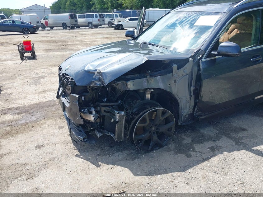 2019 BMW X7 VIN 5UXCX4C5XKLS37263 IAAI salvage auction — LEFT FRONT, Salvage Title, sold $12,150 on 2026-10-20 (photo 6)