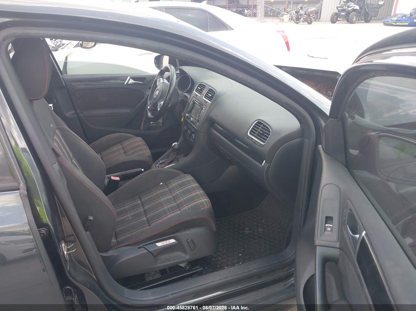 2013 Volkswagen Gti VIN WVWHV7AJ9DW043887 IAAI salvage auction — NORMAL WEAR, Salvage Title, sold $25 on 2026-08-18 (photo 5)
