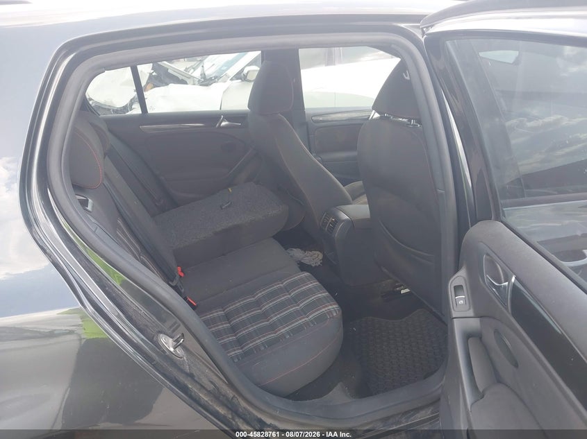 2013 Volkswagen Gti VIN WVWHV7AJ9DW043887 IAAI salvage auction — NORMAL WEAR, Salvage Title, sold $25 on 2026-08-18 (photo 8)