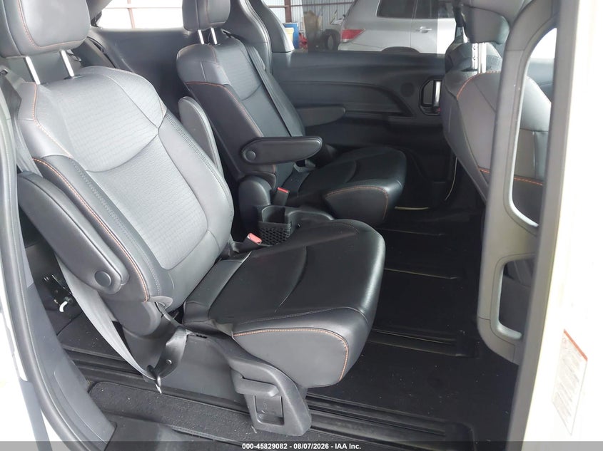 2021 Toyota Sienna VIN 5TDXRKEC4MS007765 IAAI salvage auction — REAR END, Salvage Title, sold $10,500 on 2026-08-21 (photo 8)