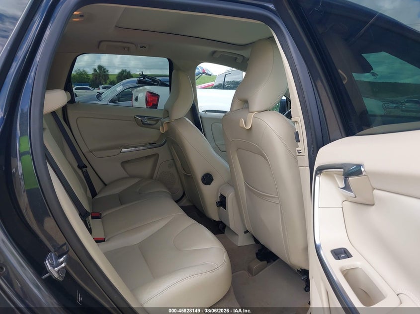 2015 Volvo Xc60 VIN YV440MDC9F2589735 IAAI salvage auction — NORMAL WEAR, Clear (Florida), sold $2,600 on 2026-08-11 (photo 8)