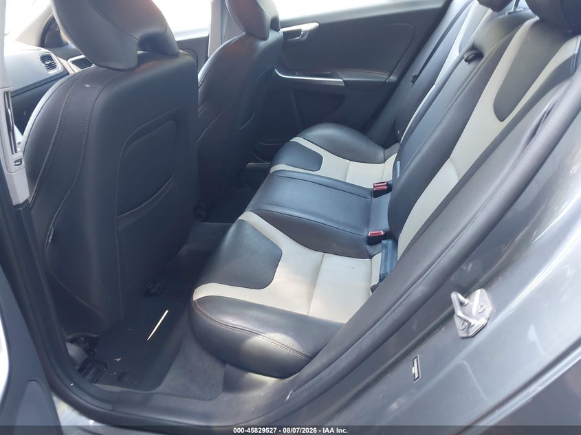 2017 Volvo S60 cross country VIN YV440MUM4H2004765 IAAI salvage auction — NORMAL WEAR, Salvage Title, sold $975 on 2026-08-19 (photo 8)