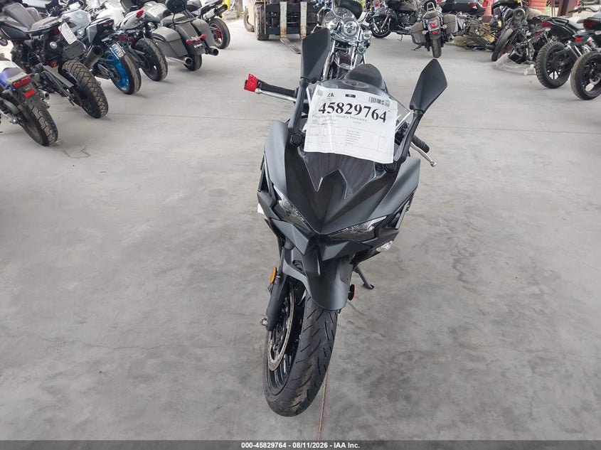 2026 Kawasaki Ninja VIN ML5EXGG17TDA80383 IAAI salvage auction — RIGHT SIDE, Wait Title, sold $950 on 2026-10-02 (photo 5)