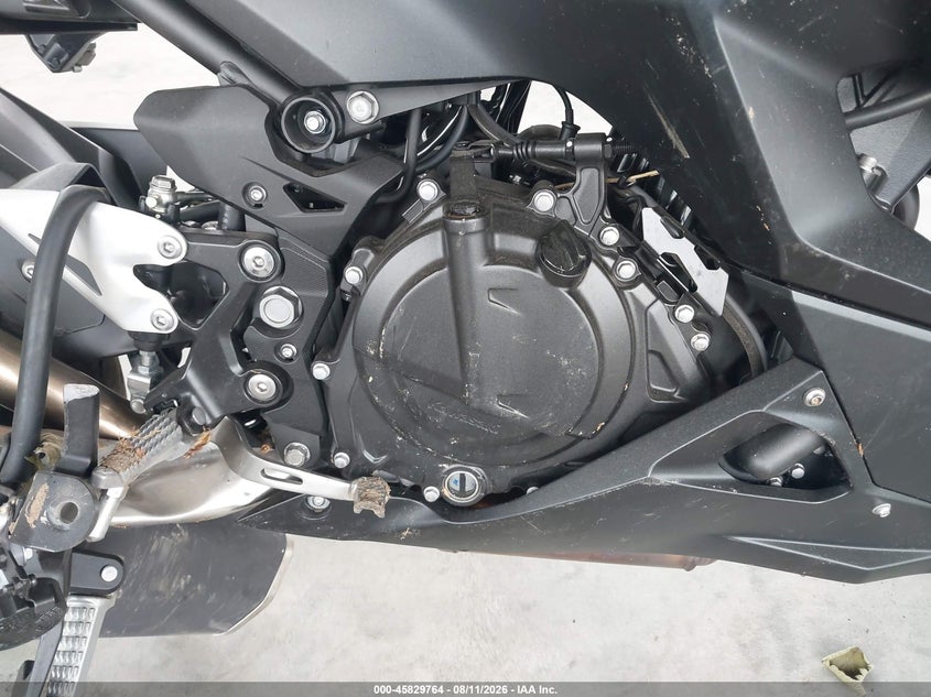 2026 Kawasaki Ninja VIN ML5EXGG17TDA80383 IAAI salvage auction — RIGHT SIDE, Wait Title, sold $950 on 2026-10-02 (photo 8)