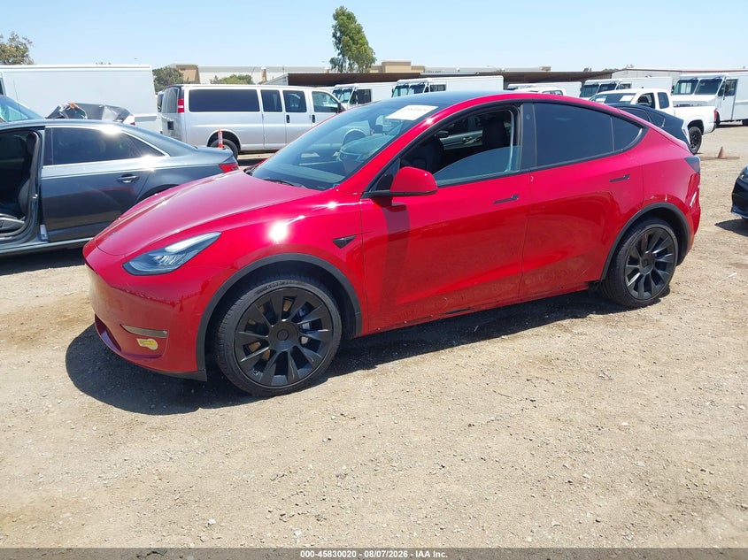 2021 Tesla Model y VIN 5YJYGDEE1MF232379 IAAI salvage auction — SIDE, Salvage (California), sold $12,800 on 2026-09-08 (photo 2)