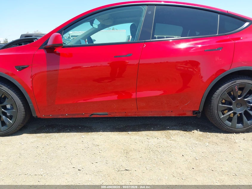 2021 Tesla Model y VIN 5YJYGDEE1MF232379 IAAI salvage auction — SIDE, Salvage (California), sold $12,800 on 2026-09-08 (photo 6)