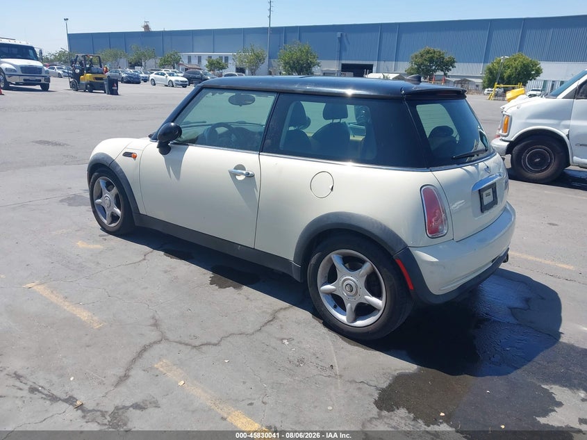2005 Mini Cooper VIN WMWRC33515TK61468 IAAI salvage auction — NORMAL WEAR, Clear - Dealer Only (California), sold $225 on 2026-08-20 (photo 3)