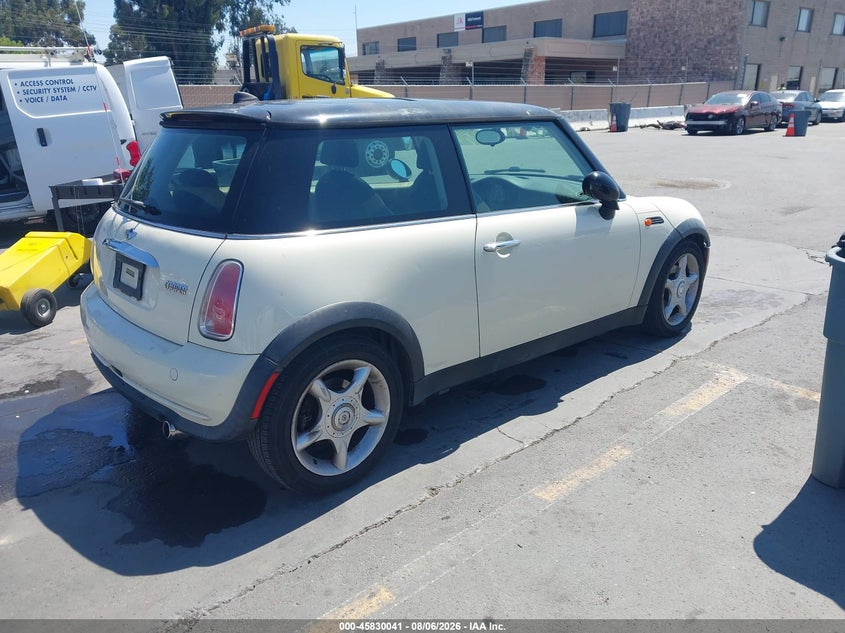 2005 Mini Cooper VIN WMWRC33515TK61468 IAAI salvage auction — NORMAL WEAR, Clear - Dealer Only (California), sold $225 on 2026-08-20 (photo 4)