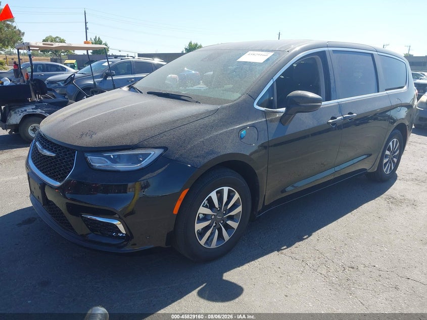 2022 Chrysler Pacifica VIN 2C4RC1L73NR207511 IAAI salvage auction — UNDERCARRIAGE, Salvage Title, sold $8,700 on 2026-08-20 (photo 2)