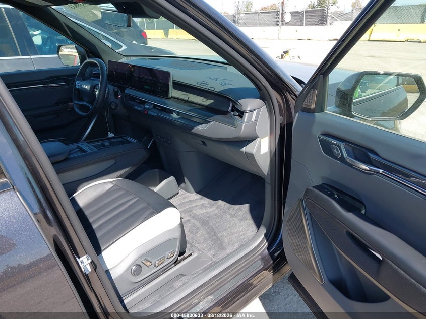 2026 Kia Ev9 VIN 5XYAEFS54TG016900 IAAI salvage auction — REAR END, Wait Title, sold $28,650 on 2026-09-24 (photo 5)