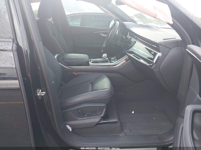 2025 Audi Q7 VIN WA1LCBF7XSD000856 IAAI salvage auction — Right Side, Salvage, sold $20,000 on 2026-10-19 (photo 5)